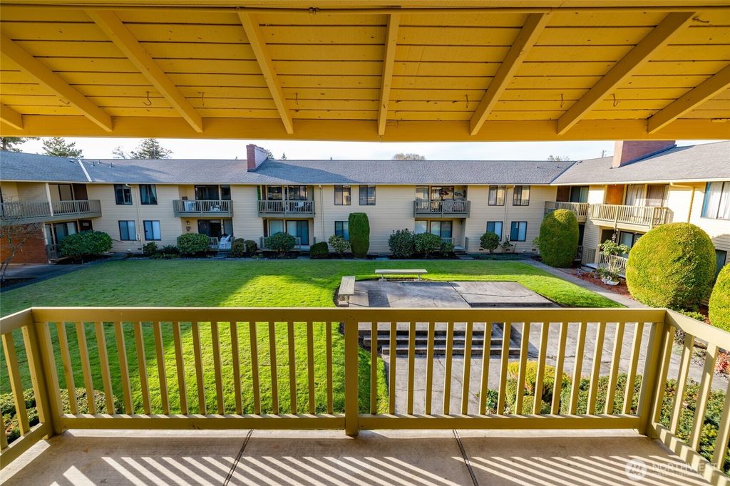 Photo of 310 S 11th Street #204, Mount Vernon, WA 98274 (MLS # 2467343)