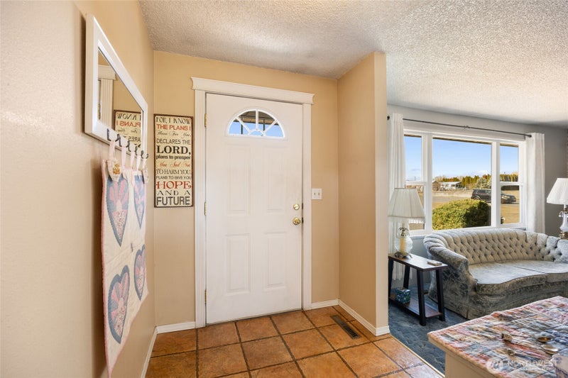 6919 D.5 Road NE