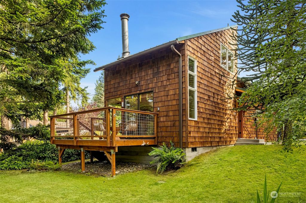 Photo of 2235 NE 177th Street, Shoreline, WA 98155 (MLS # 2230969)