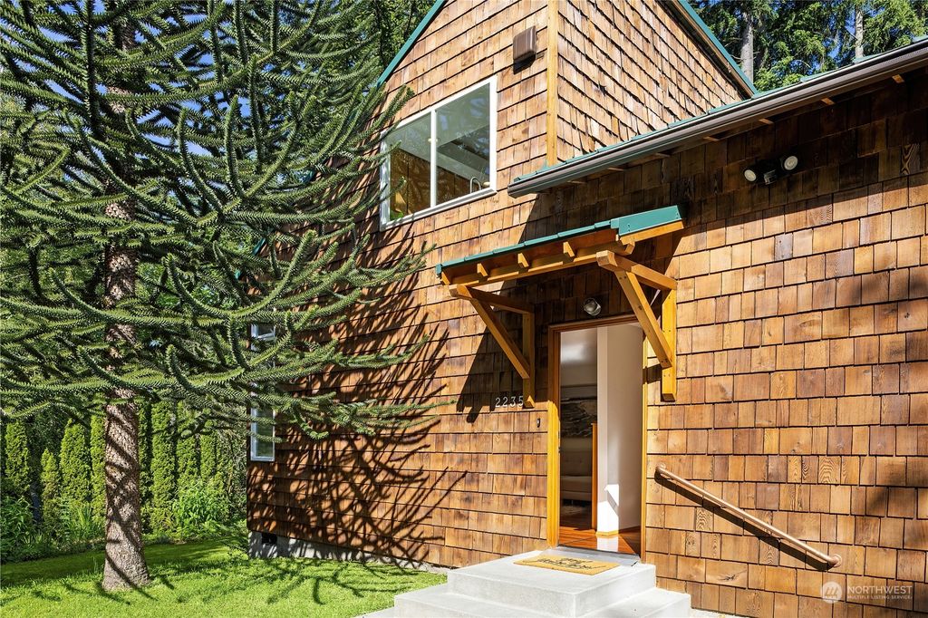 Photo of 2235 NE 177th Street, Shoreline, WA 98155 (MLS # 2230969)