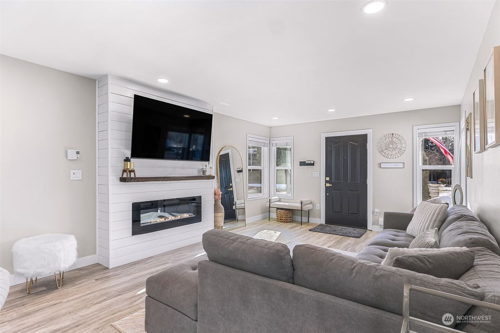 Photo of 10513 24th Street SE, Lake Stevens, WA 98258 (MLS # 2331329)