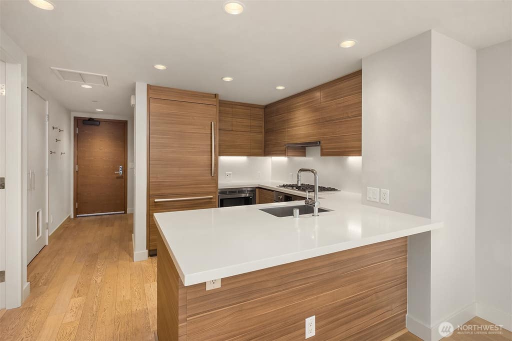 Photo of 583 Battery St ST #2208N, Seattle, WA 98121 (MLS # 2572801)