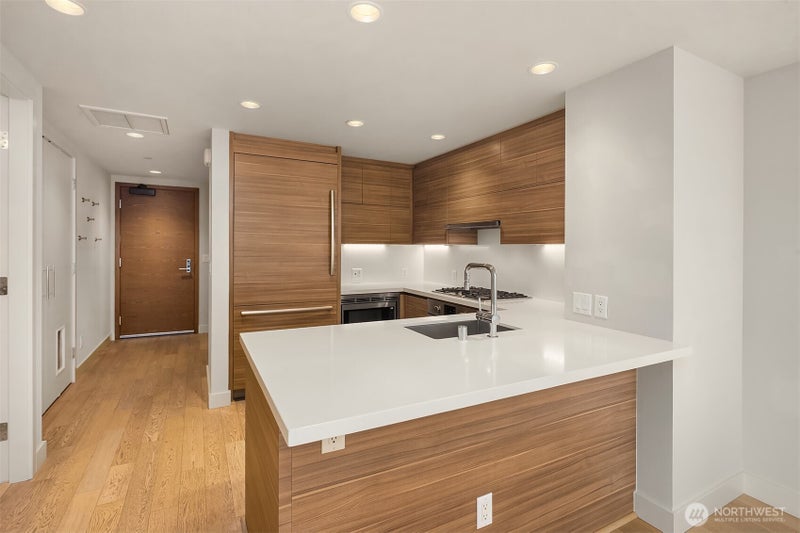 583 Battery Street 2208N