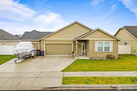 Photo of 1354 Burr Avenue, Moses Lake, WA 98837 (MLS # 2453079)
