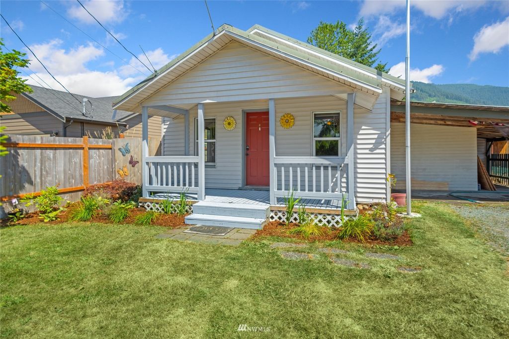 Photo of 610 S Emens Avenue, Darrington, WA 98241 (MLS # 1976112)