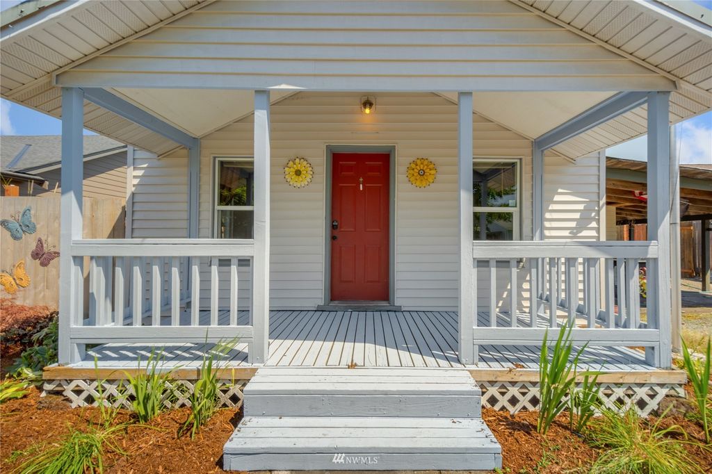 Photo of 610 S Emens Avenue, Darrington, WA 98241 (MLS # 1976112)