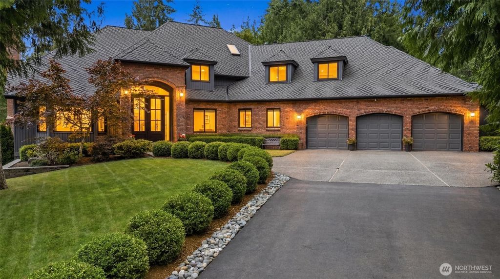 Photo of 1017 221st Avenue SE, Sammamish, WA 98075 (MLS # 2549607)