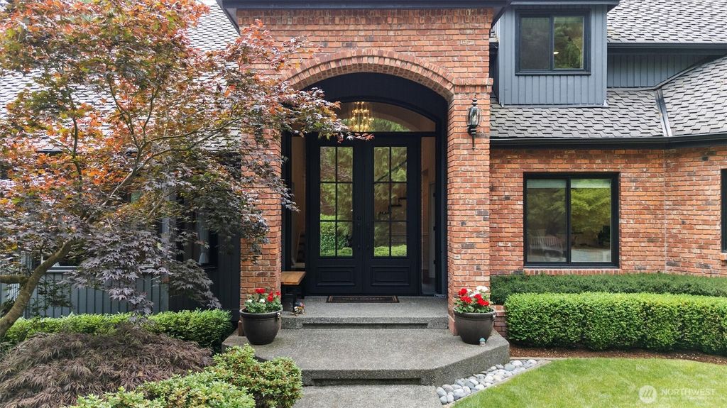 Photo of 1017 221st Avenue SE, Sammamish, WA 98075 (MLS # 2549607)