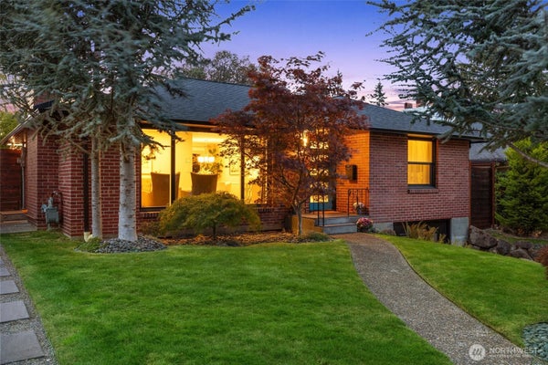 3429 40TH AVE W, SEATTLE, WA 98199 - Image bd32d0ca9075e00a4fcacada41e7e812/3989564444