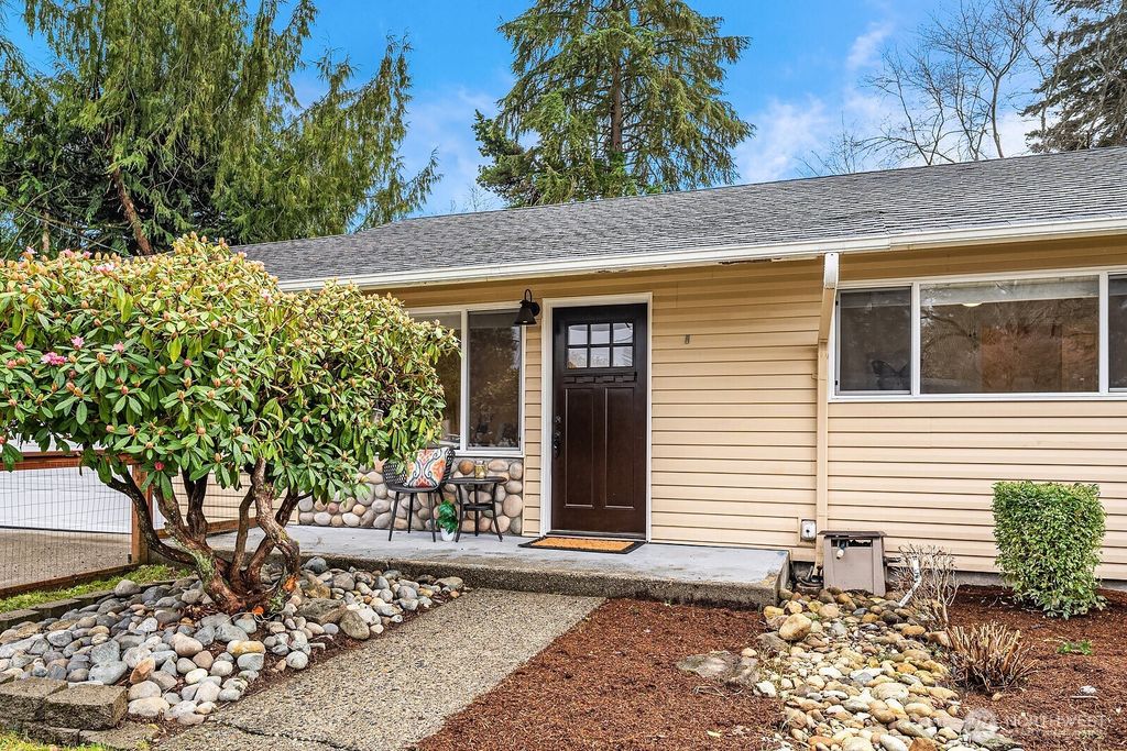 Photo of 4013 23rd Place NE, Renton, WA 98056 (MLS # 2336426)