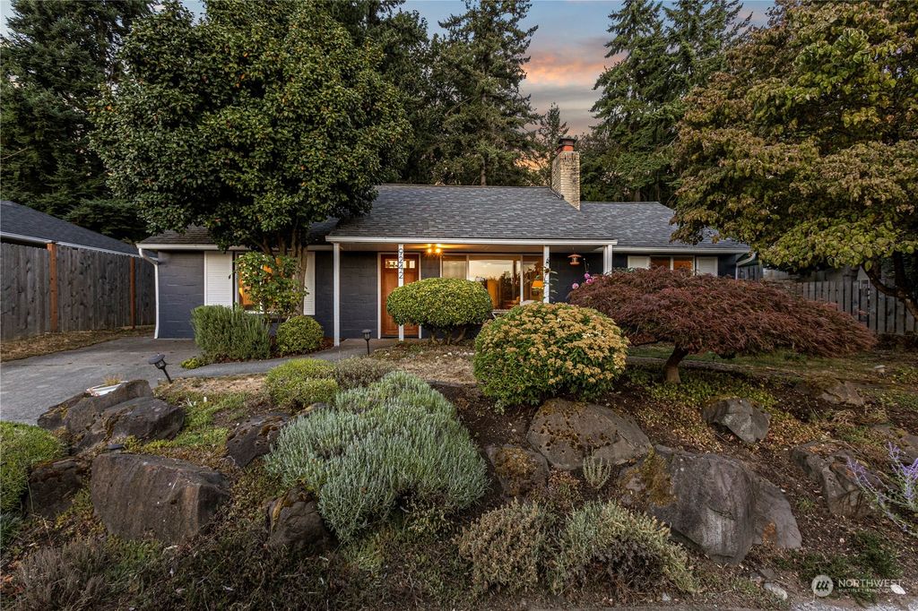 Photo of 9242 23rd Avenue SW, Seattle, WA 98106 (MLS # 2149713)