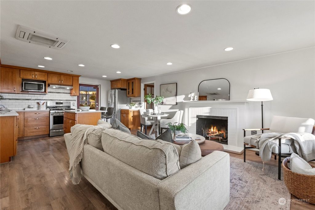 Photo of 9242 23rd Avenue SW, Seattle, WA 98106 (MLS # 2149713)