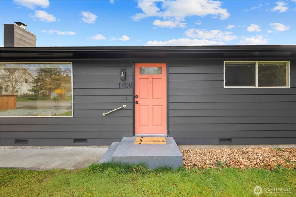 Photo of 1408 E Maryland St, Bellingham, WA 98226 (MLS # 2498245)