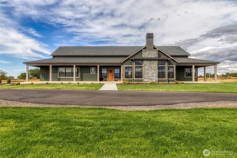 Photo of 330 Healey Drive, Walla Walla, WA 99362 (MLS # 2440907)