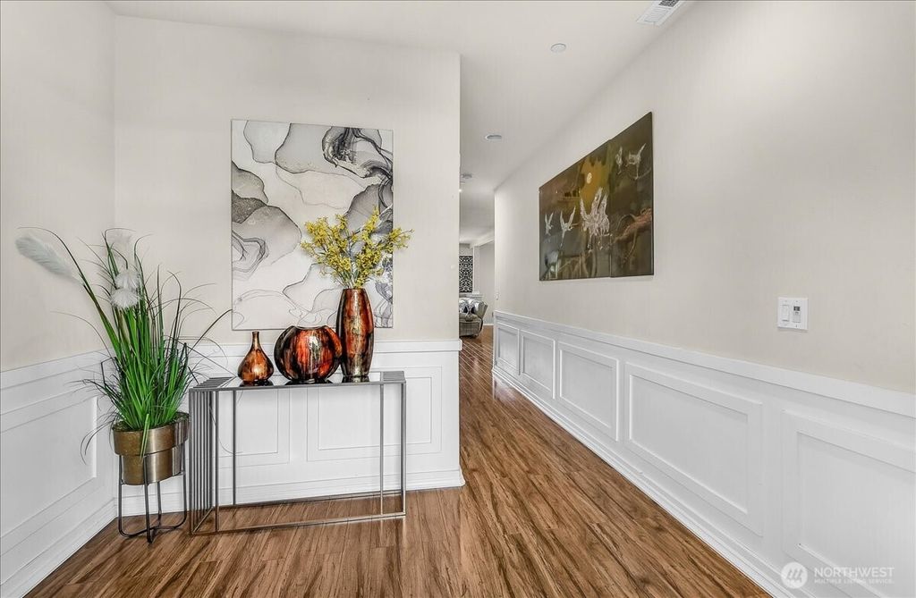 Photo of 1615 Redmond Court NE, Renton, WA 98056 (MLS # 2417637)