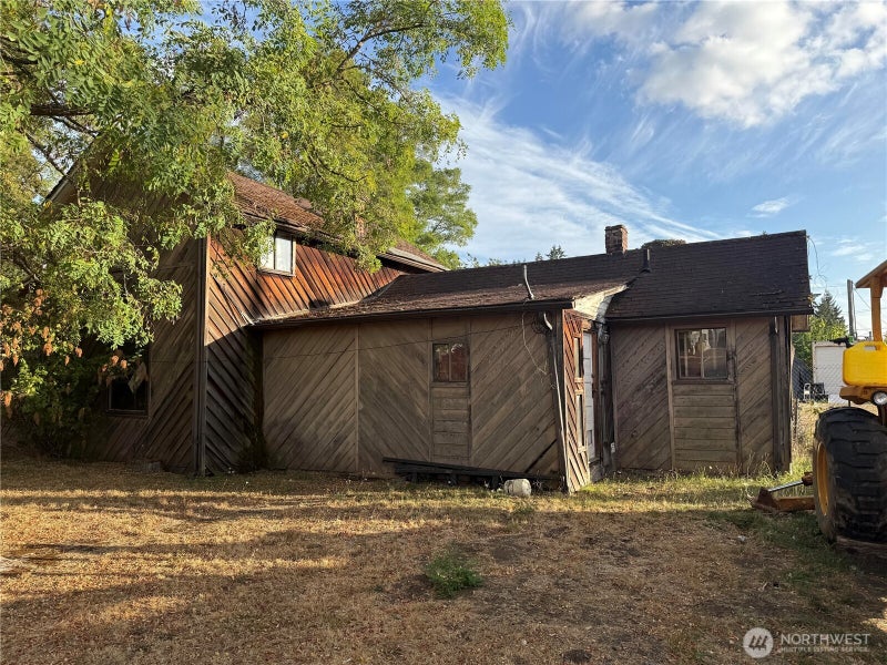 303 Peterson Street S
