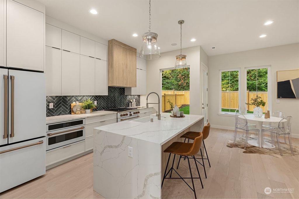 Photo of 10414 126th Avenue NE, Kirkland, WA 98033 (MLS # 2271114)