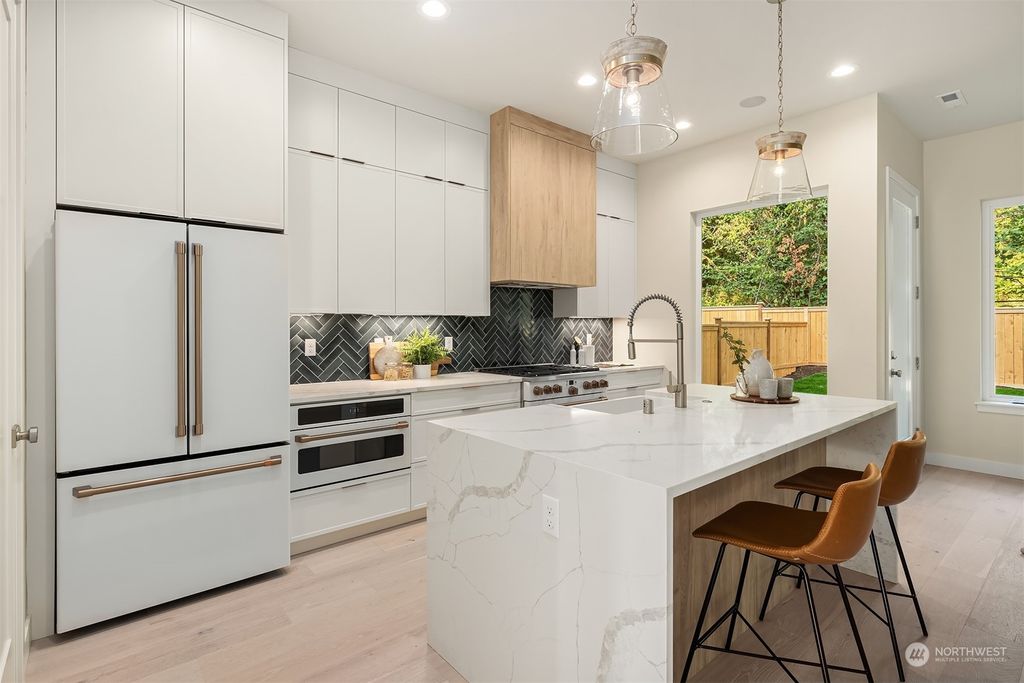 Photo of 10414 126th Avenue NE, Kirkland, WA 98033 (MLS # 2271114)