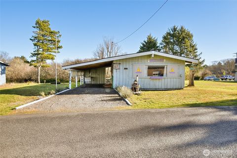 Photo of 16 Oyehut Road, Hoquiam, WA 98550 (MLS # 2488563)