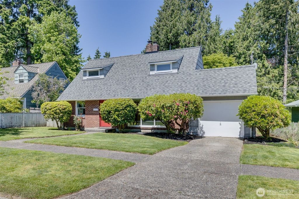 Photo of 4026 NE 87th Street, Seattle, WA 98115 (MLS # 2380718)