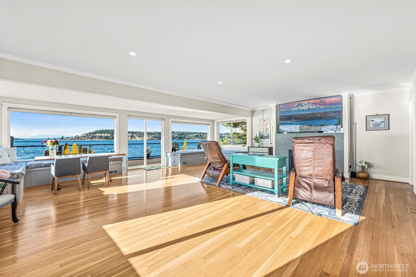 1816 Day Island Boulevard W