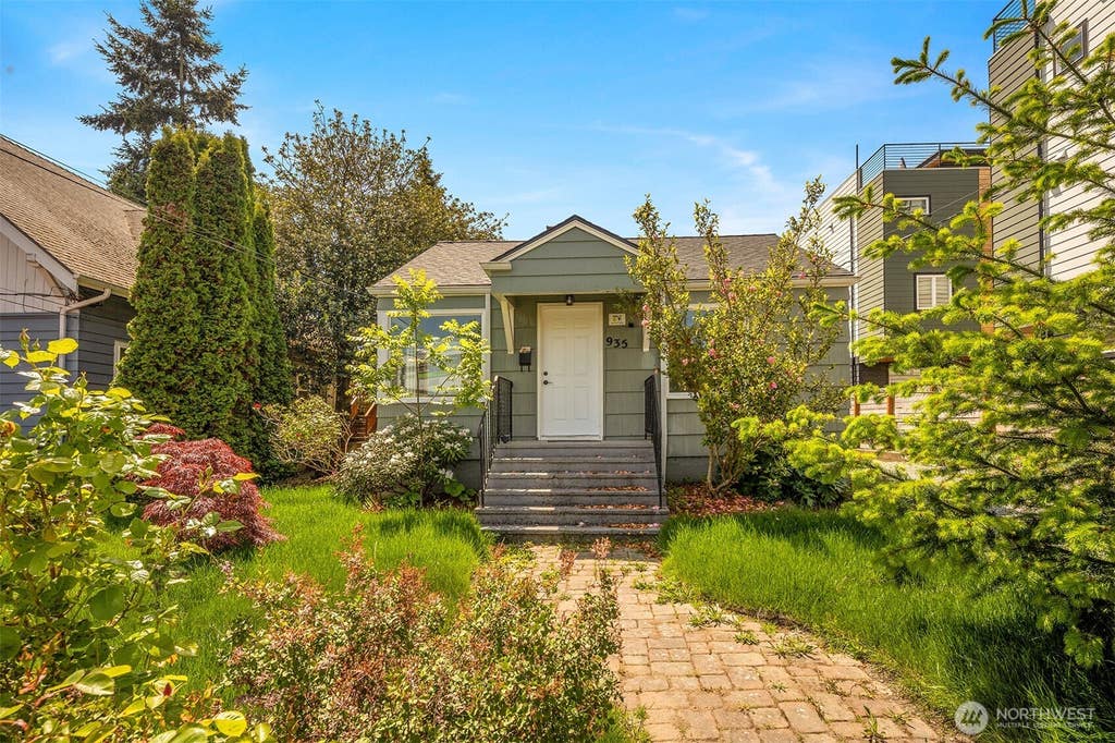 Photo of 935 N 92nd Street, Seattle, WA 98103 (MLS # 2573893)
