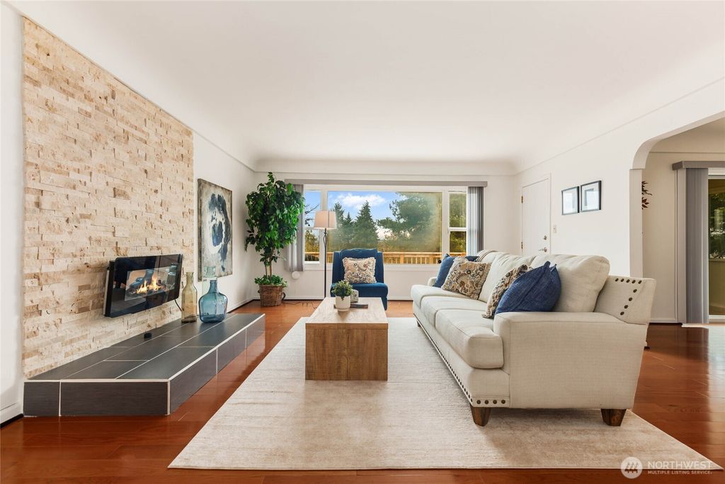 Photo of 1900 S 104th St, Seattle, WA 98168 (MLS # 2495867)