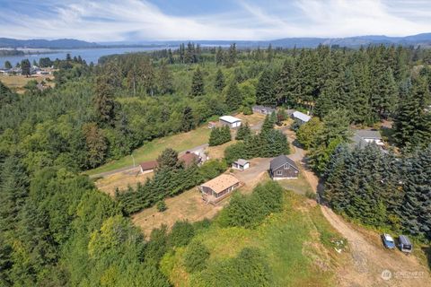 A home in Cathlamet