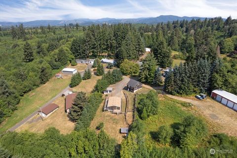 A home in Cathlamet