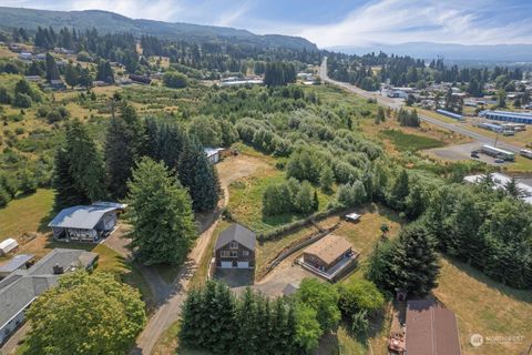 A home in Cathlamet