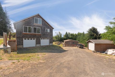 A home in Cathlamet