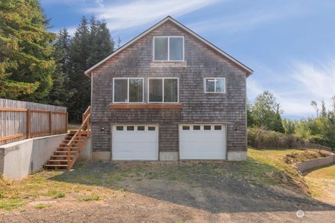 A home in Cathlamet