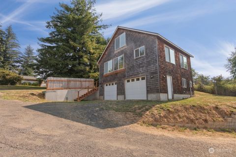 A home in Cathlamet