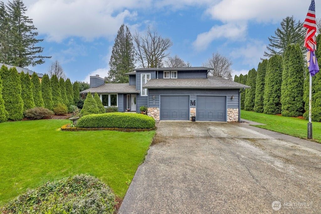 Photo of 908 Riverside Drive SE, North Bend, WA 98045 (MLS # 2346611)