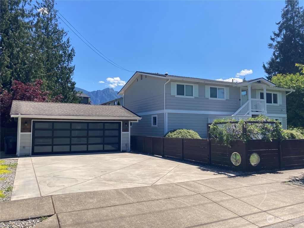 Photo of 8376 Silva Avenue SE, Snoqualmie, WA 98065 (MLS # 2254877)