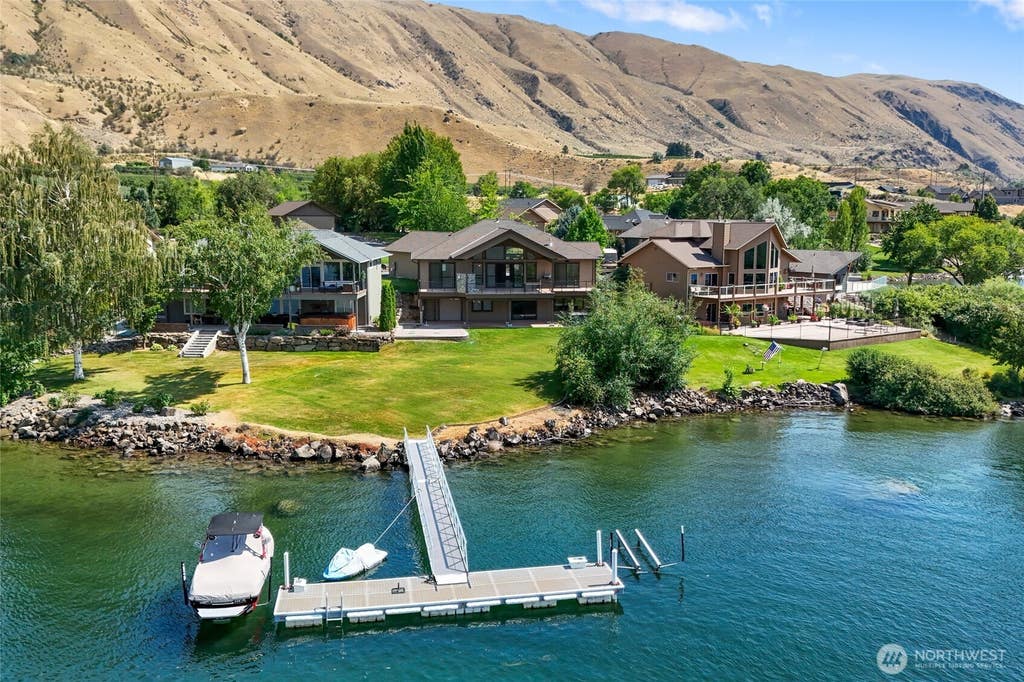 Photo of 13 Willwood Drive, East Wenatchee, WA 98802 (MLS # 2556439)