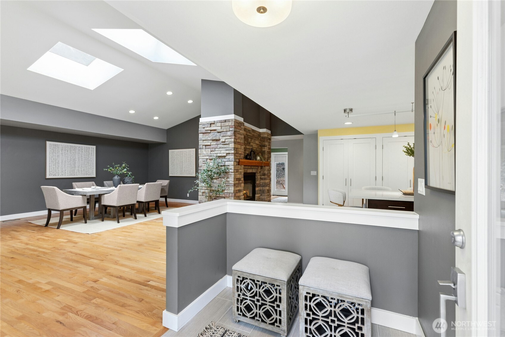 762 Sunrise Place SW