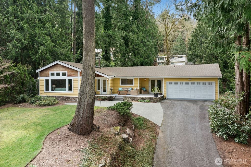 Photo of 762 Sunrise Place SW, Issaquah, WA 98027 (MLS # 2501579)