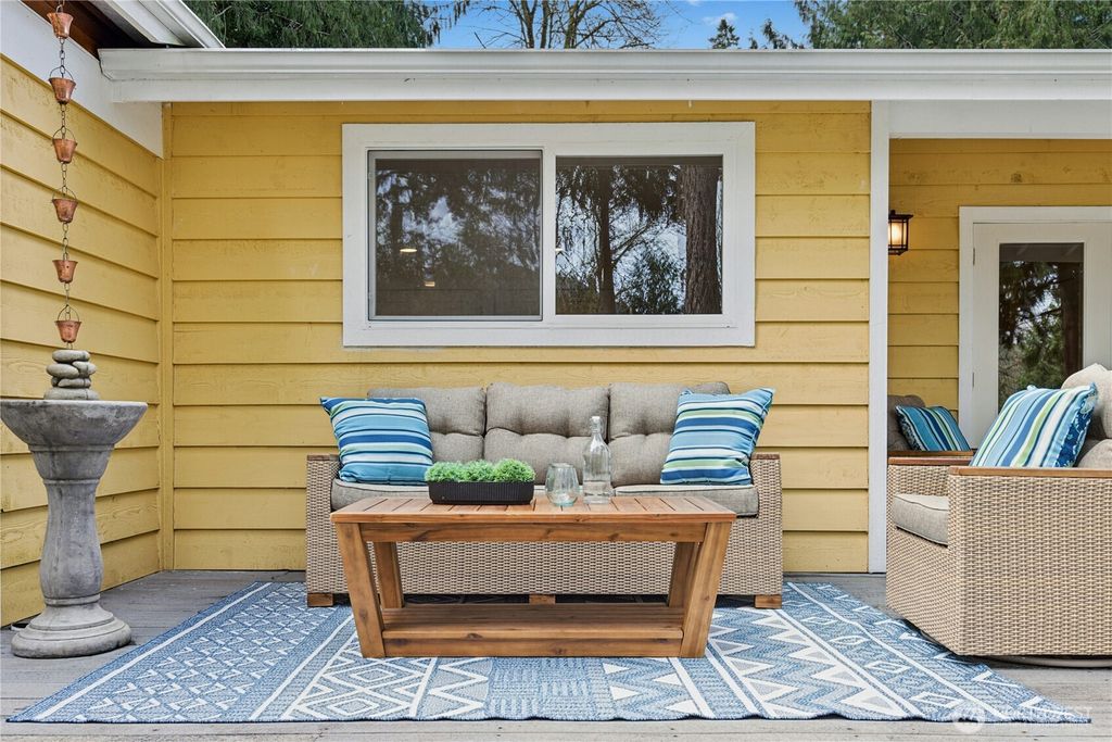 Photo of 762 Sunrise Place SW, Issaquah, WA 98027 (MLS # 2501579)