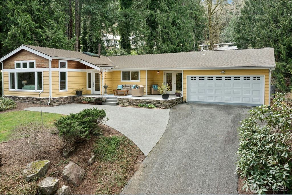Photo of 762 Sunrise Place SW, Issaquah, WA 98027 (MLS # 2501579)