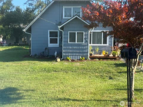 Photo of 915 Thomas Street, Aberdeen, WA 98520 (MLS # 2566090)