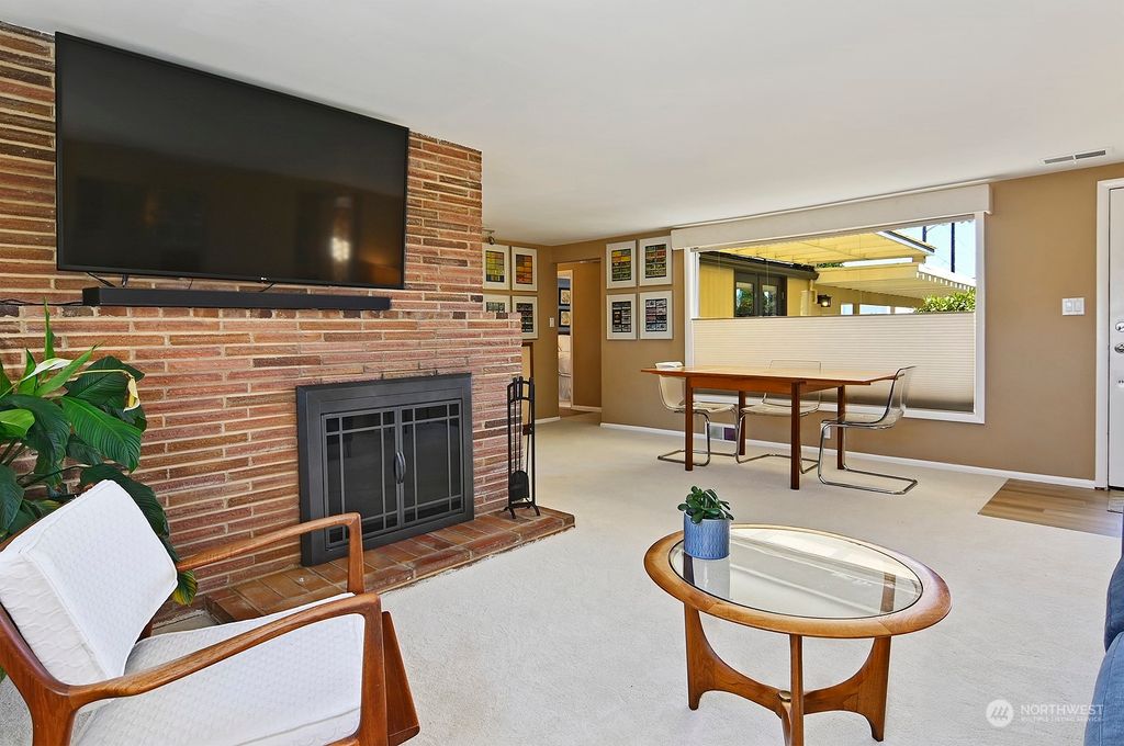 Photo of 10103 Fremont Avenue N, Seattle, WA 98133 (MLS # 2286022)