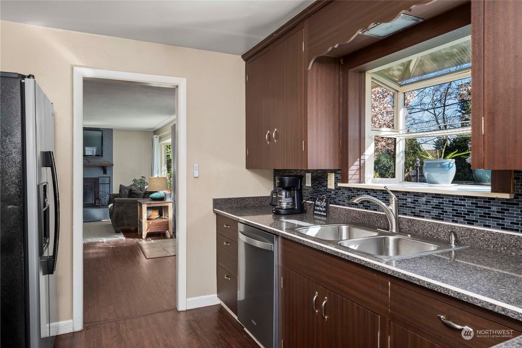 listing image 9369742731812339970