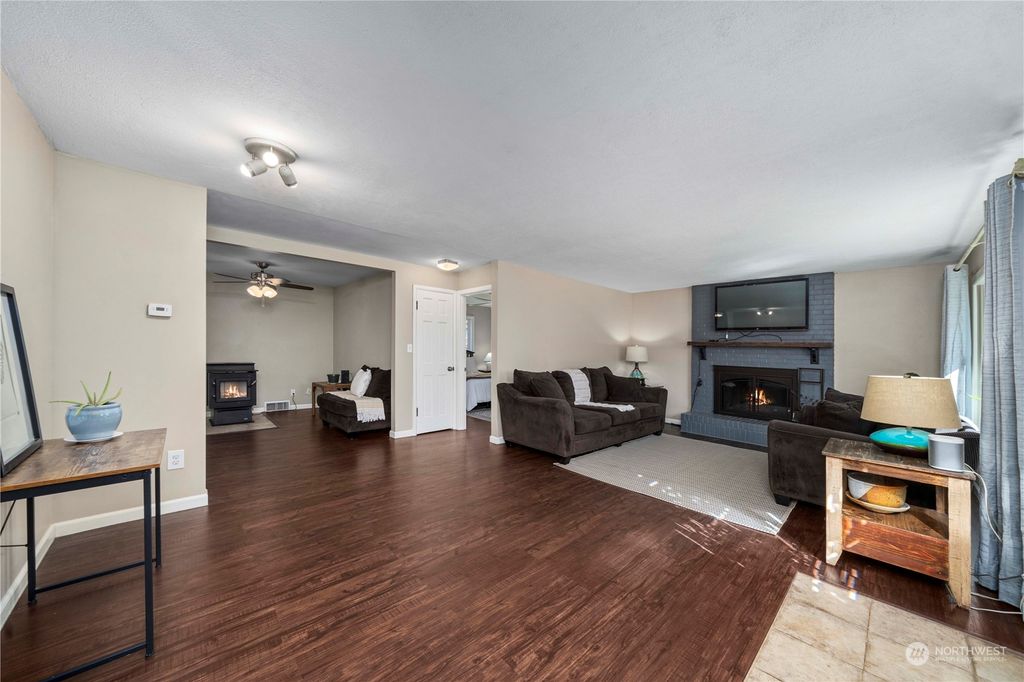 listing image 9364812497506613589
