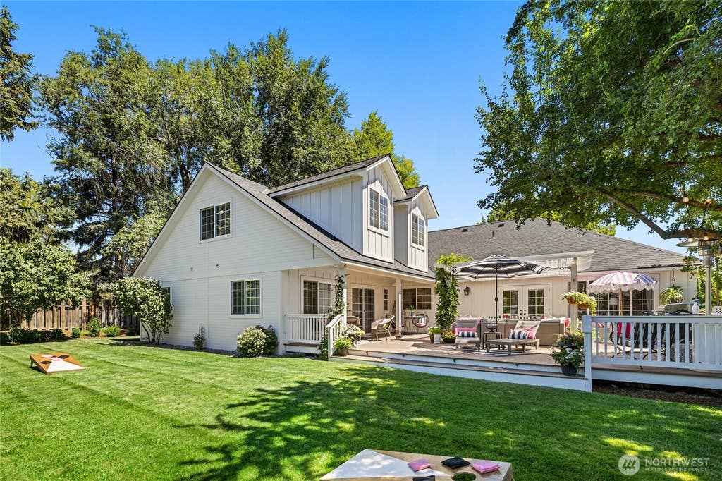 Photo of 1403 N Thayer Avenue, Ellensburg, WA 98926 (MLS # 2560398)