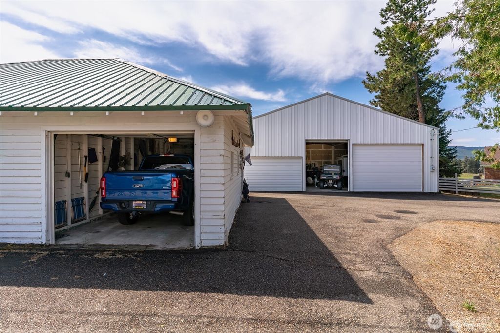 Photo of 612 E Birch Street, Waterville, WA 98858 (MLS # 2515253)