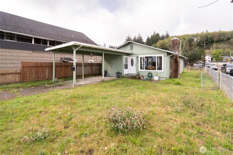 Photo of 927 Monroe Street, Hoquiam, WA 98550 (MLS # 2592316)