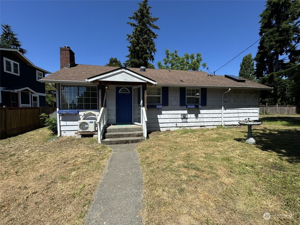Photo of 2610 SW 110th Street, Seattle, WA 98146 (MLS # 2257647)
