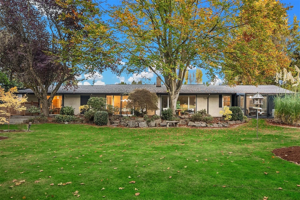Photo of 11421 20th Avenue S, Seattle, WA 98168 (MLS # 2594319)