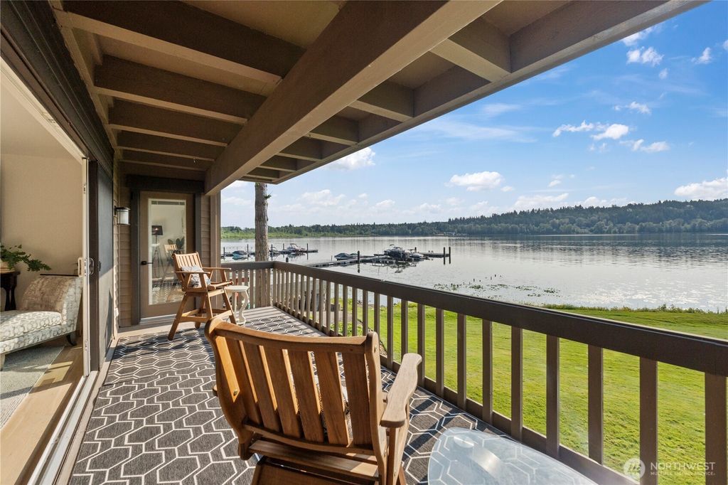 Photo of 17514 NE 40th Place #J3, Redmond, WA 98052 (MLS # 2440417)